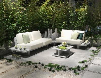 Bild garten.cH: Bei hochwertigen Gartenmöbeln lohnt sich ein Wetterschutz auf jeden Fall.