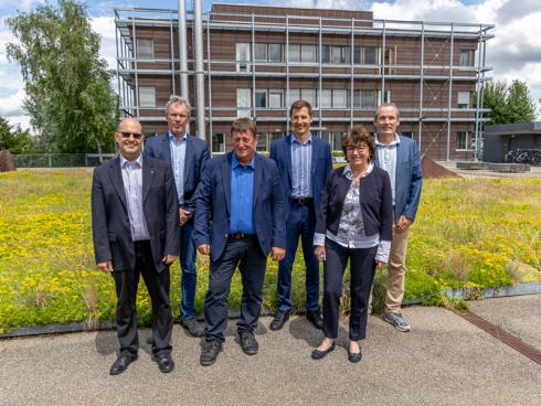 Vertreterinnen und Vertreter des Kompetenznetzwerks für Obst und Beeren: von links nach rechts: Jimmy Mariéthoz, Christoph Carlen, Ernst Lüthi, Manuel Boss, Eva Reinhard, Edi Holliger. Foto: Agroscope, Johann Marmy