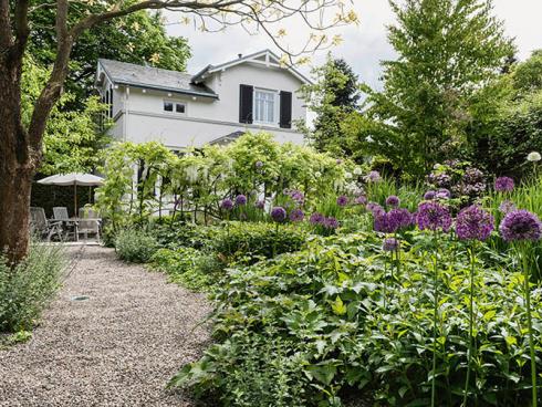  An­er­ken­n­ung &quot;Gärten des Jah­res 2021&quot;: Soe­ren von Ho­er­schel­mann Gar­ten-und Landschaf­t­sar­chi­tek­tur, Fo­to­credits: Fer­di­nand Graf Luck­ner