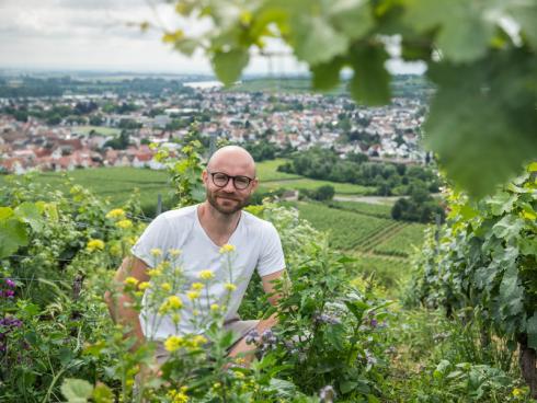 Foto: klimafarmer. - Ron Richter: &quot;Pflanzenkohle ist ein vielseitiger Bodenverbesserer mit positiven Auswirkungen auf Pflanzenwachstum, Bodenfruchtbarkeit und Klimaschutz.&quot;