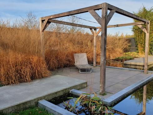 Bild BGL: Gräser wollen geschnitten, der Teich kontrolliert werden.