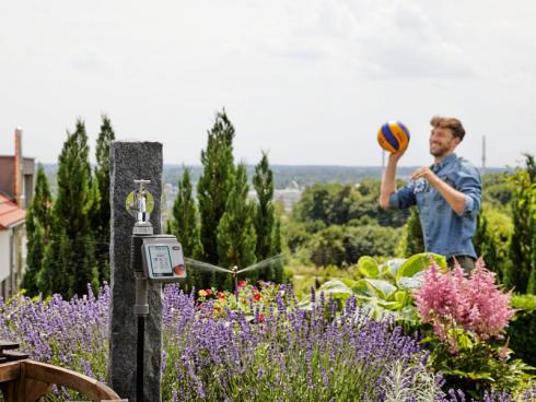 Bild GARDENA: Bewässerungssystem auf Balkone und Terrassen ermöglichen kürzere und längere Abwesenheit.