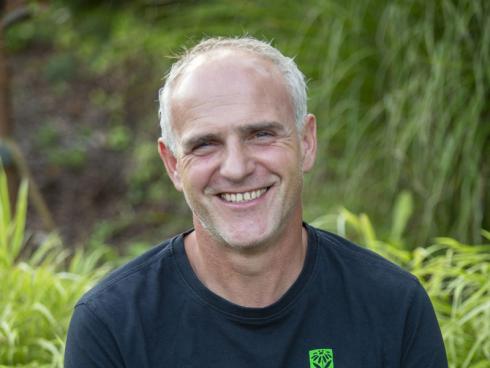 Andre Stade führt den Familienbetrieb „Staudenkulturen Stade“ in Borken-Marbeck in dritter Generation. Seit ihrer Gründung im Jahr 1950 ist nicht nur das Sortiment auf eine Auswahl von rund 2.800 Staudenarten  und -sorten gewachsen.