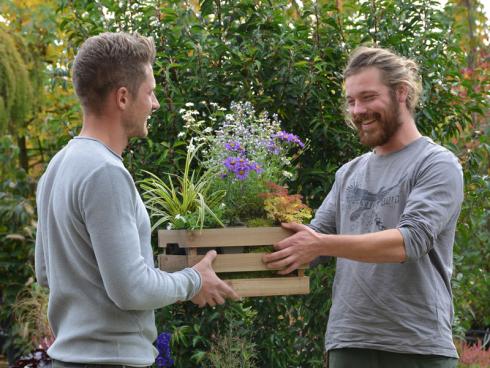 Geschenke für Macher (Stadt-)Gärtnern ist hipp, entsprechend groß ist die Begeisterung über neue Gartenbewohner und Balkonkastenbesetzer. (Bildnachweis: GMH/Herb Allgaier)