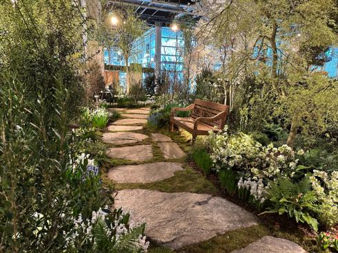 Bild garten.ch: Der Bonsai-Meister lebt mitten in seinen grossen Vorbilder. 