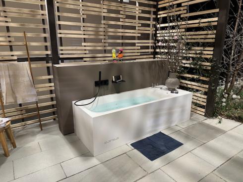 Bild garten.ch: Outdoor Badezimmer unter freiem Himmel. 