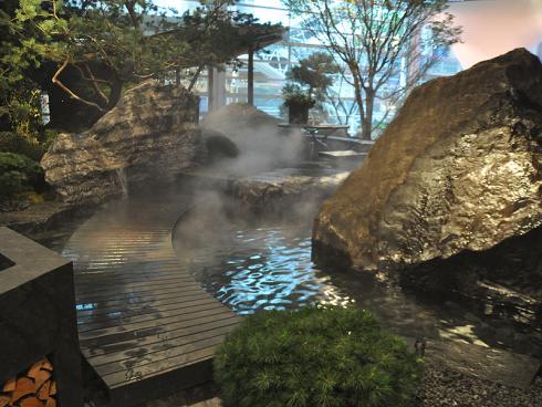 Bild: garten.ch Rock Garden wenn sich der Nebel lichtet wird der Sitzplatz sichtbar  moderne Gartenromantik