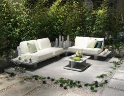 Bild garten.cH: Bei hochwertigen Gartenmöbeln lohnt sich ein Wetterschutz auf jeden Fall. 